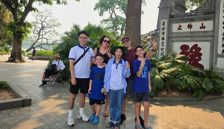 Hoan Kiem Lake - Pen Tower