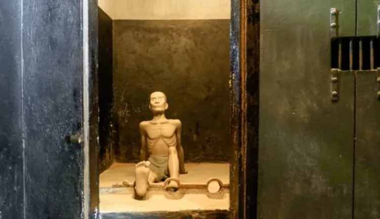 Hoa Lo Prison - The Cachot (Dark Cells)