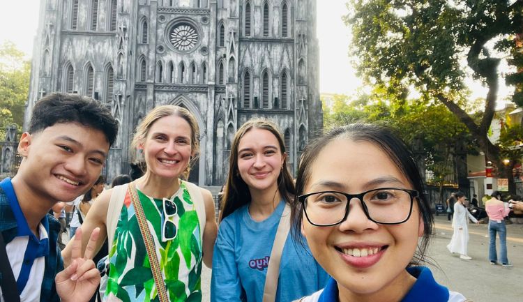 hanoi free private tour guide