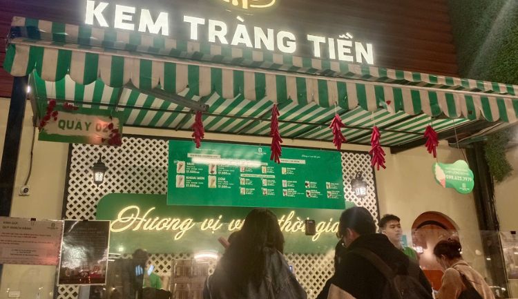 Best Free Walking Tour Hanoi-trang tien ice cream