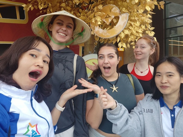 greetings in vietnam