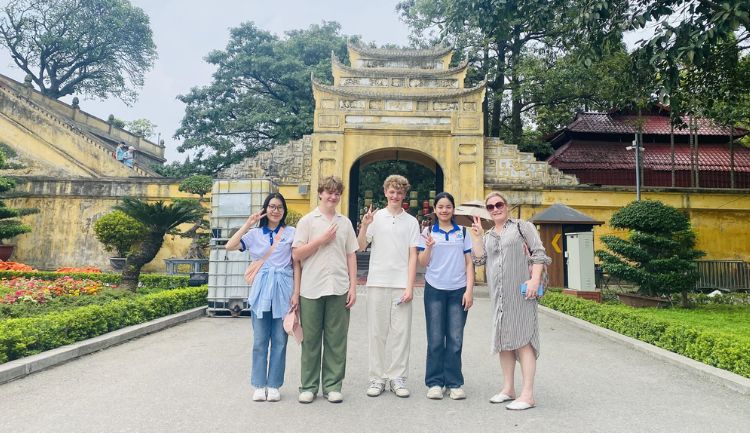 tours by locals Hanoi - discovering Hanoi -thang long citadel