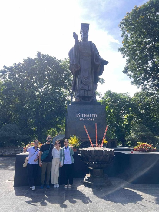 hanoi free private tour guide 