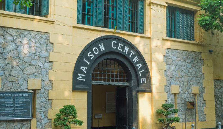 hoa lo prison