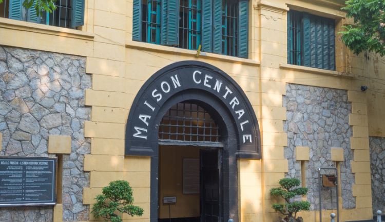 Hanoi Half Day Tour - hoa lo prison