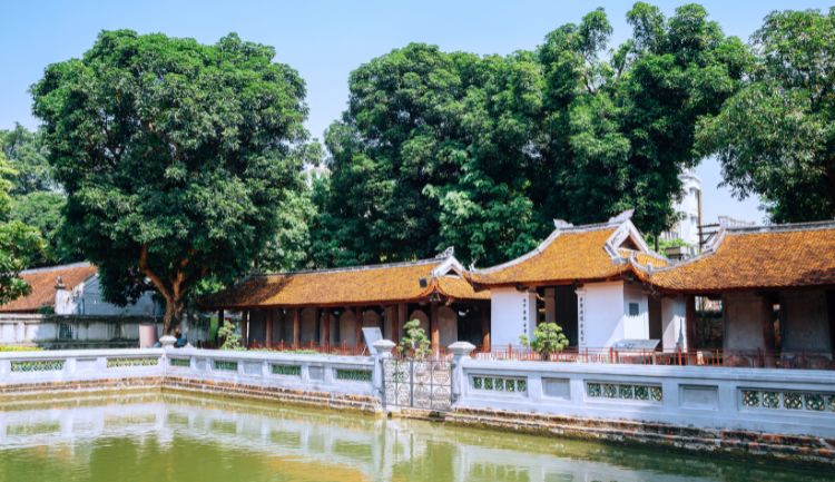 Hanoi free private tour - temple of literature