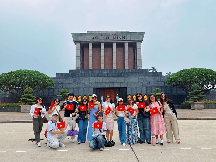 ho chi minh mausoleum