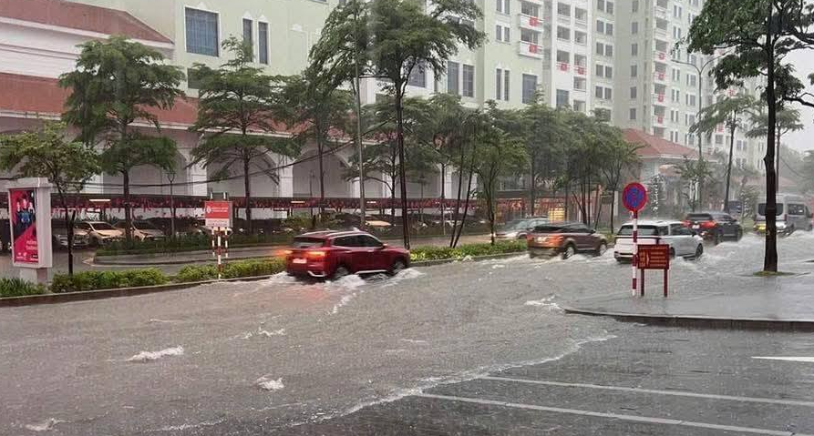 typhoon in hanoi