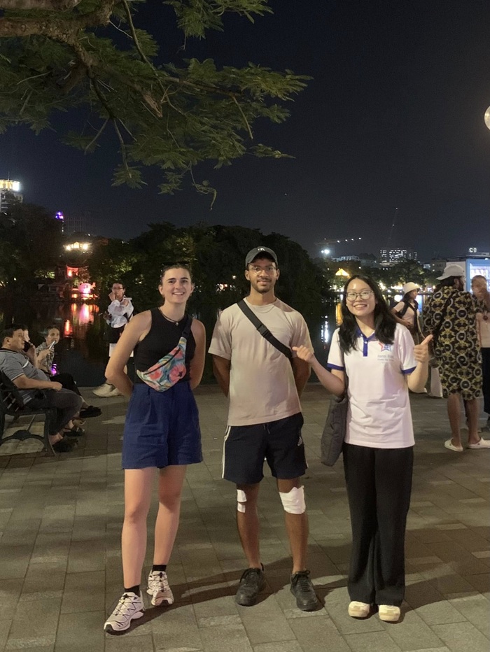 hoan kiem lake in hanoi