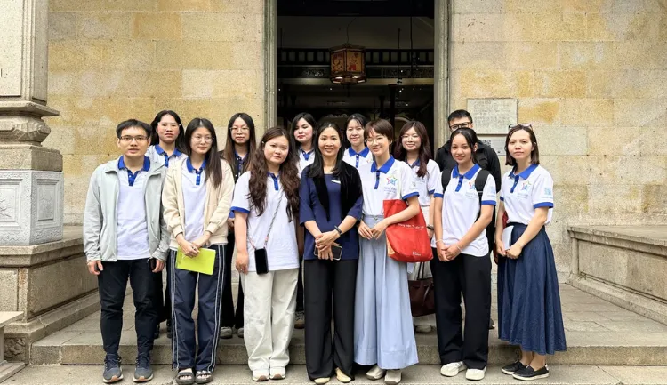 Guiding Hanoi's Living Heritage training free tour guides
