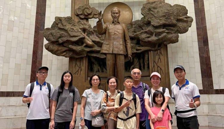 Hanoi Free Private Tour Guide - ho chi minh newspaper 1