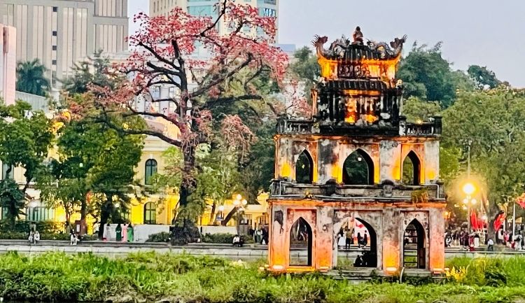 temperature hanoi in april
