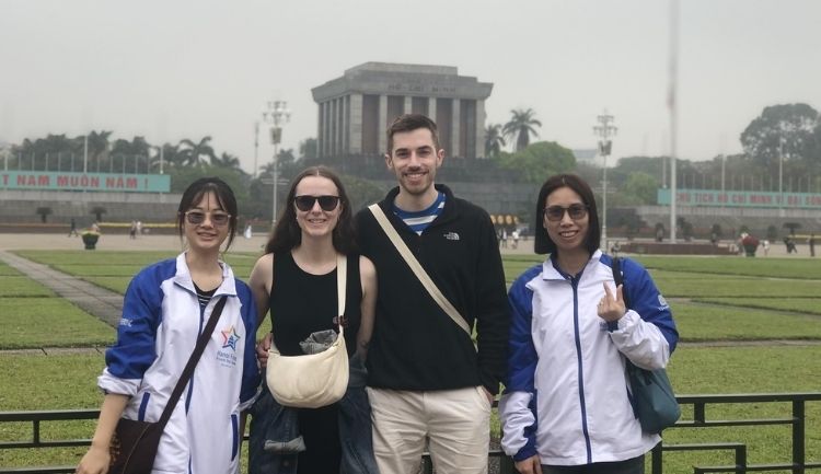 hanoi free private tour guide