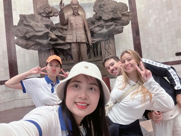 ho chi minh museum - volunteers guides