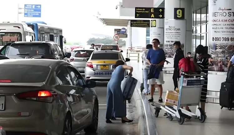 hanoi scams to avoid - Fake Taxis & Rigged Meters