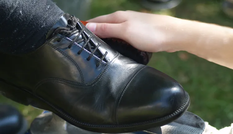 hanoi scams to avoid - Shoe Shine
