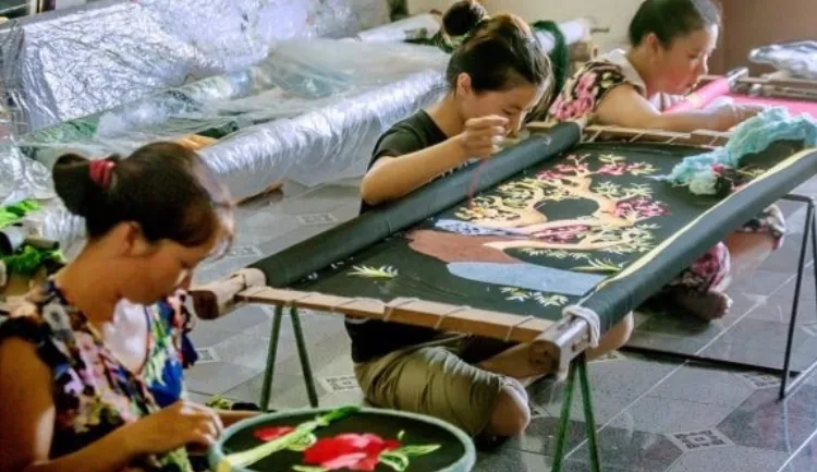 craft villages in hanoi - quat dong