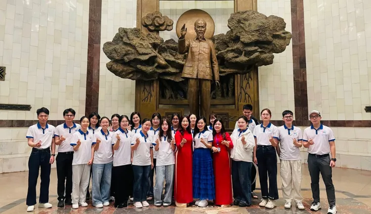Partnership Hanoi Free Private Tour Guide - Ho Chi Minh Museum