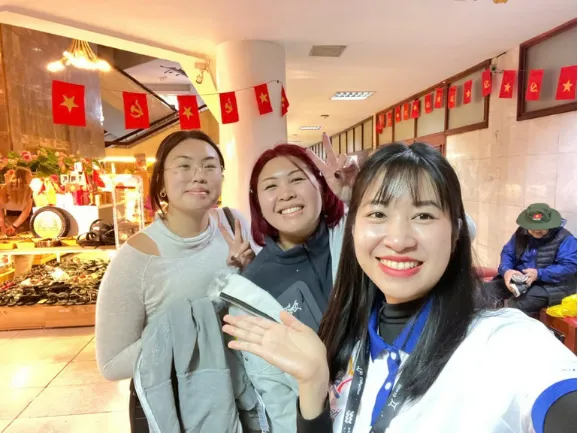 Volunteer Guides - Ho Chi Minh Museum tour