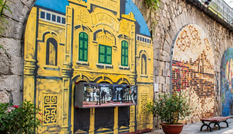 What does each Mural on Phung Hung Mural Street mean