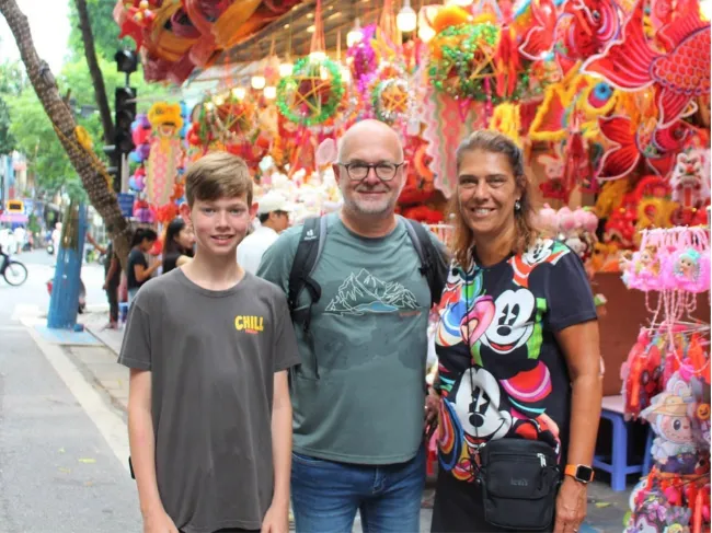 hang ma street - best time to visit