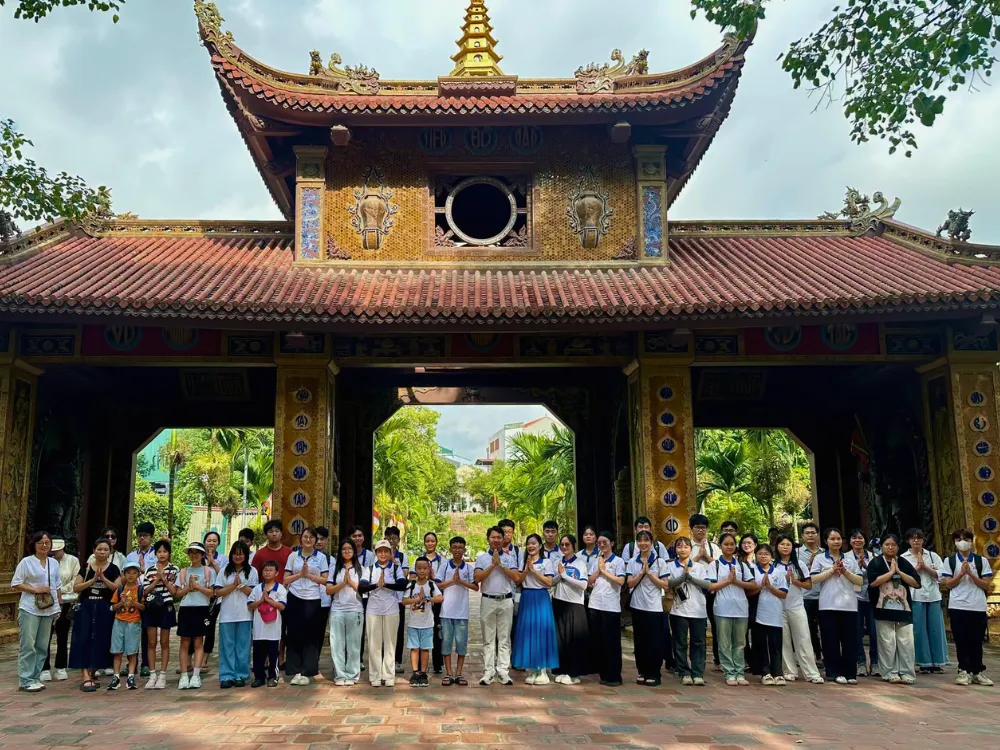 New members of Hanoi Free Private Tour Guide in a training session