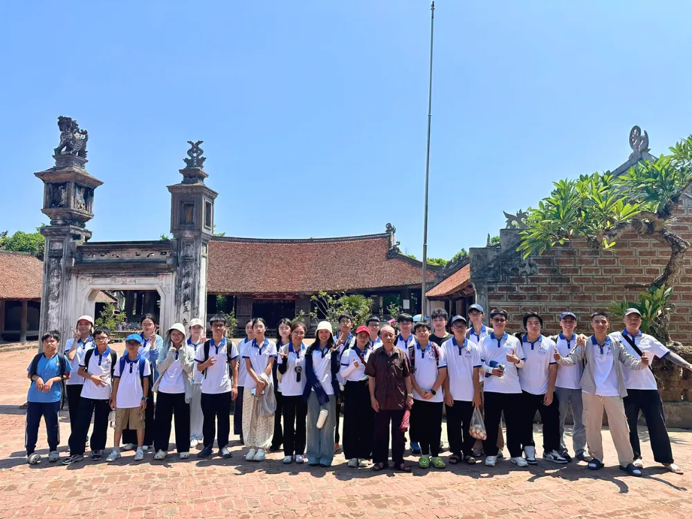 New members of Hanoi Free Private Tour Guide in a training session