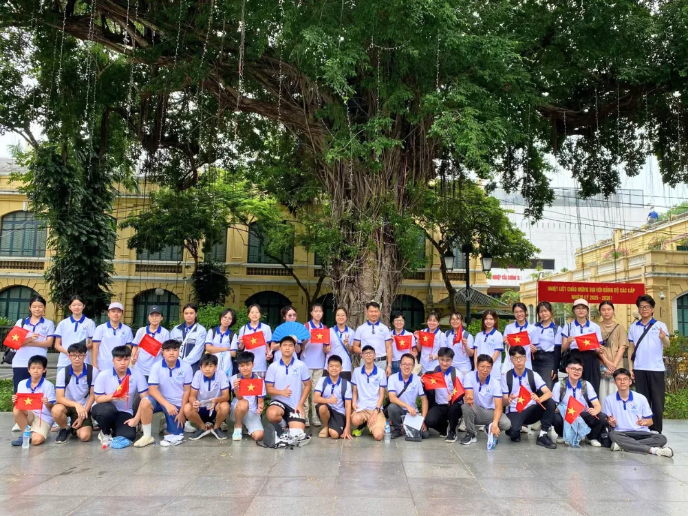 New members of Hanoi Free Private Tour Guide in a training session