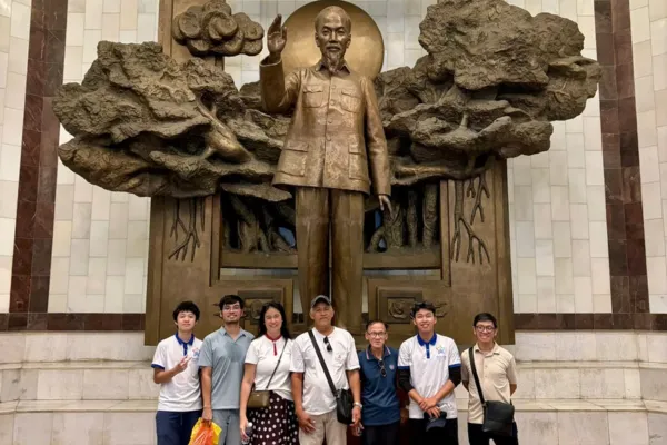 A guide explaining an exhibit on the Hanoi museum tour