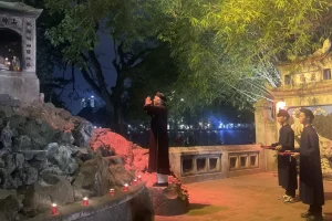 Ngoc Son Night Tour 8