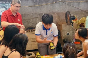 Tire Sandal Workshop Hanoi 3