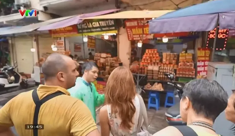 Young People Making Hanoi Tourism Shine 1