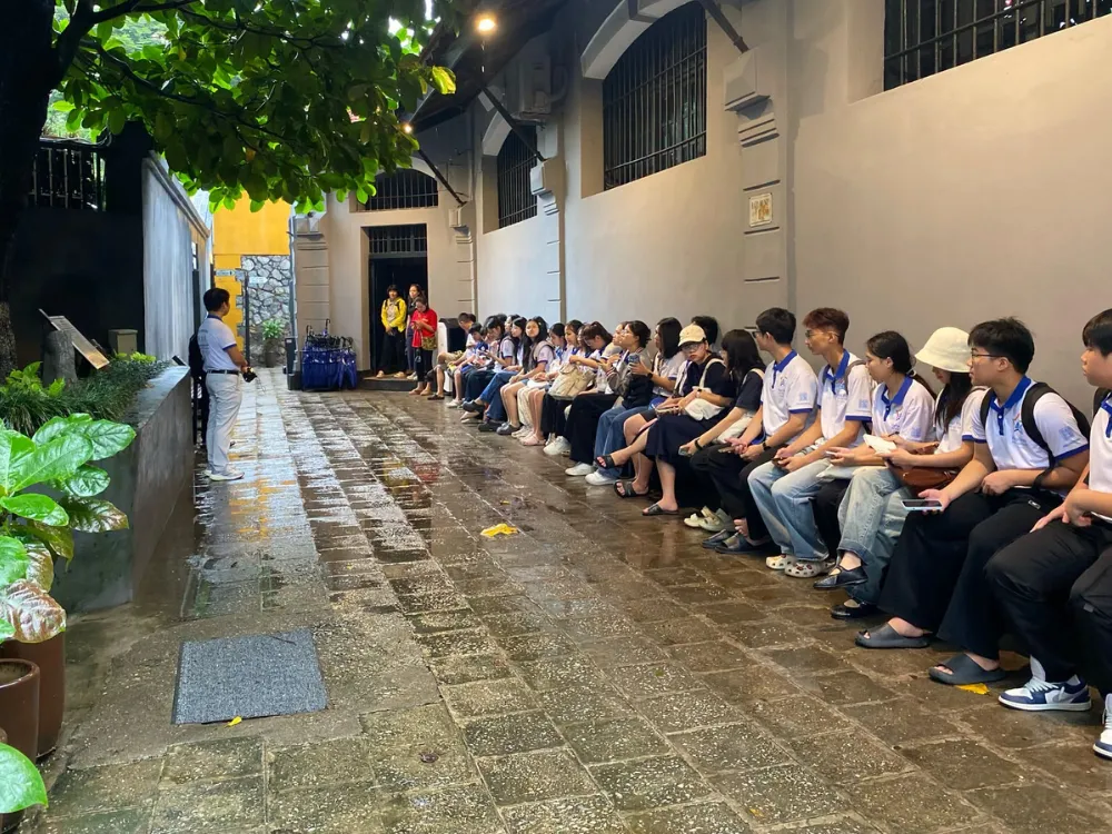 New members of Hanoi Free Private Tour Guide in a training session